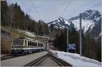 Der Rochers de Naye Beh 4/8 als Schülerzug nach Haut de Caux (und somit ohne Vorstellwagen) in Caux.