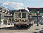 Der TPC A-L BDeh 4/4 302 und sein Bt 351 warten in Aigle auf die Abfahrt nach Leysin.