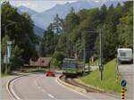 Auf dem Abschnitt von Villars sur Ollon bis Gryon verläuft das Trasse der BVB auf oder unmittelbar neben der Strasse, wie hier in La Barboleuse mit dem nach Bex fahrenden Beh 4/8 92.