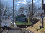 Für Beh 4/8 93 'Tuttlingen' geht es in Gryon auf die Steilstrecke nach Bevieux. Der Triebwagen wurde 2001 von Bombardier und Stadler geliefert. Januar 2026. 


