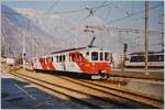 Der M-C BDeh 4/4 N° 8 erreicht mit seinen Bt den Bahnhof von Martigny, während im Hintergrund ein SBB NPZ auf die Weiterfahrt wartet.