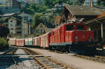BVZ: Güterzug mit der HGe 4/4 12 bei einem Zwischenhalt in Stalden-Saas im Oktober 1987.