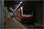 An diese Form muss man sich, zumindest in der Westschweiz, bald vermehrt gew�hnen: Ein neuer Stadler NStCM ABe 4/8 wartet im Bahnhof von Nyon auf seinen Einsatz.