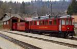 Im Mai 1980 ist ein ABDe 4/4 der NStCM mit zwei Personenwagen in St.