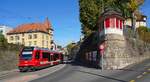 Am 10.10.2025 biegt der ABe 4/12 673 von der Rue de Manege in die Rue de la Tranchee ein