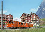 Jungfraubahn Lok 11 mit ihren Wagen 17 und 18 auf der Kleinen Scheidegg, 5.August 1975.