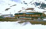 Als Ergänzung zu Peters hervorragenden Aufnahmen von der Jungfraubahn zwei Bilder aus dem Mai 1981: Zwei BDeh 2/4 im Bahnhof Kleine Scheidegg