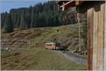Ein BLM Be 4/4 von Mürren kommend erreicht in Kürze die Station Winteregg.