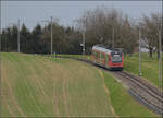 Bierlisi statt Bipperlisi. 

Be 4/8 114 'Saturn' auf dem Weg von Attiswil nach Wiedlisbach versüsst in Wehribach das Warten auf den Museumszug. Februar 2026.