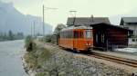 Der Bem 4/4 7 der MIB verläßt im Mai 1981 die Haltestelle Aareschlucht und setzt seine Fahrt nach Meiringen fort.