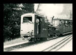 Die Originallokomotiven von 1891/92 der Brienz Rothorn Bahn: Lok 2 im alten Zustand mit grossem offenen Rückfenster, Brikettfeuerung, einer kleinen Petrollampe, und zweimänniger Bedienung.
