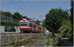 Der WB BDe 4/4 16 schiebt bei Niederdorf seinen Zug das Tal hinab Richtung Liestal.