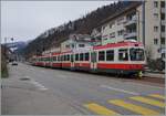 Ein WB Zug nach Waldenburg beim Halt in Oberdorf.
