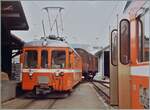 Infolge Abwesenheit des Stationstraktors in Menziken Burg vertritt ihn der WSB Be 4/4 N° 7 und besorgt das Manöver. 
Der Be 4/4 N° 7 wurde als Ce 4/4 N° 7 von der WTB (Wynental Bahn) 1954 in Dienst gestellt und dürfte mit dem von der AS (Aarau - Schöftland Bahn) im selben Jahr erhaltenen Ce 4/4 N° 8 baugleich sein.

15. Mai 1984
