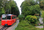 Dolderbahn, Zürich: Wagen 1 fährt aus der  neuen  (seit 1973 bestehenden) Endstation ab.
