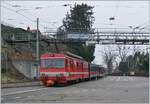 Der BDeh 4/4 11 ST.Gallen hat den Halt Riethüsli verlassen und färht nun etwas bergauf und dann auf der Zahnradstrecke die Ruckhalde bis zum Bahnhof von St.Gallen zu fahren.