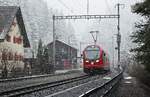 Nachdem Olli festgestellt hat, dass bisher noch keine Bilder von den Capricorn der Rhätischen Bahn eingestellt wurden, hier nun einige Aufnahmen, die ich im letzten Jahr von diesen Triebwagen