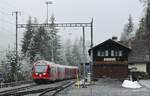Auf der Fahrt von Filisur nach Davos kommt der ABe 4/16 3130 am 01.04.2022 in Davos Wiesen an