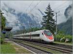 Der SBB ETR 610 als EC 32 von Milano nach Genève bei der Druchfahrt in Varzo.