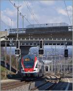 Der RABDe 511 111 als RE 2719 von Gen�ve nach Vevey f�hrt in Lonay-Preveranges ohne Halt durch.