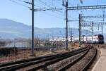 Ueber den Seedamm Rapperswil - Pfäffikon SZ: Ausfahrt des Doppelstocktriebzugs 511 001 auf den Seedamm über den Zürichsee nach Pfäffikon SZ.