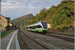 Der TransN RABe 523 075 und RABe 527 333 sind als RE 3960 von Neuchâtel nach Le Locle unterwegs und ändern im Spitzkehrbahnhof von Chambrelien die Fahrtrichtung.