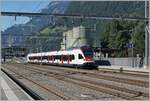 Der SBB Flirt RABe 523 071 ist als S2 von Baar Lindenpark nach Erstfeld unterwegs und erreicht Altdorf.