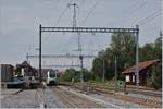In Schwarzenburg mit seinem schmucken Stationsgebäude fährt der BLS MUTZ RABe 515 019 als S6 nach Bern ab.