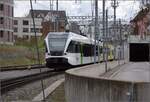 Dieser Tage streiken mal nicht Fahrzeuge, Weichen oder Signale im großen Kanton, sondern die Mitarbeiter.

Züge von und nach Konstanz enden bereits in Kreuzlingen. Hier steht ein IR aus EW IV mit Re 460 100 im Bahnhof. Man beachte die Position des Steuerwagens. Der zweite Zug ist eine Doppeltraktion kurzer Thurbo-GTW mit dem gelben RABe 526 707 und RABe 526 742. Normalerweise wechselt der Zug hier auf das Gleis nach Konstanz, jedoch wird diesmal nicht über Los gefahren sondern direkt nach St. Gallen. März 2023.