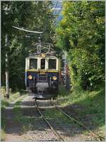 Die MOB DZe 6/6 2002 der Blonay-Chamby Bahn schiebt bei Chaulin ihren Zug in den Museumsbahnhof.