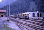 Die Triebwagen der Berner Oberland Bahn BOB ABeh4/4 I 304-310: Triebwagen 307 in Zweil�tschinen mit einem durchlaufenden Br�nig-Wagen Luzern - Berner Oberland. 30.August 1969 